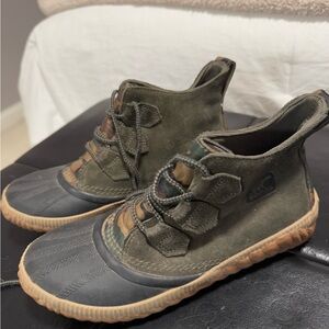 Sorell Green and Brown Boots